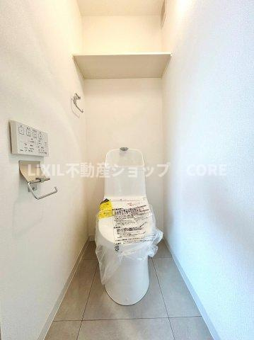 トイレはウォシュレット標準の節水トイレで、デザイン性・清掃性に優れたトイレを採用