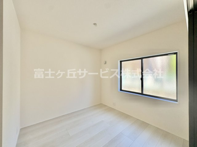 個人の部屋や寝室として使える洋室です