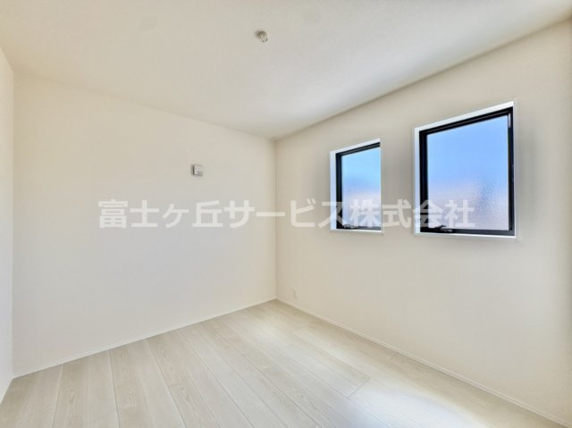 個人の部屋や寝室として使える洋室です
