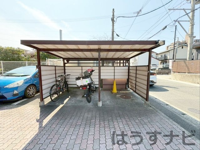 屋根付きで、雨の日も利用しやすい駐輪場です！