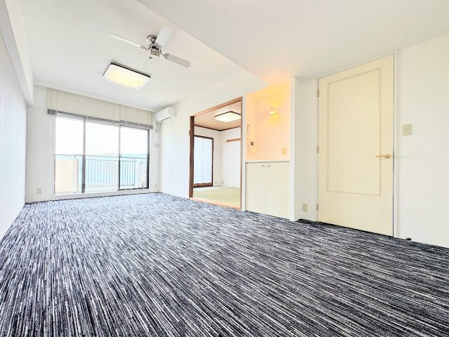 ◆家族が集い、リラックスしてくつろぐリビングは、いつも居心地よく整えておきたいもの。雑多なものを隠してくれる「リビング収納」もあります！