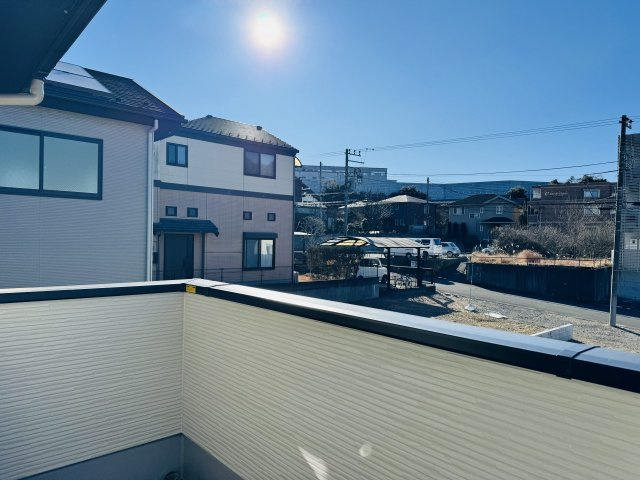 ～南西向きで陽当たりの良いバルコニー　洗濯物がよく乾きそうです～