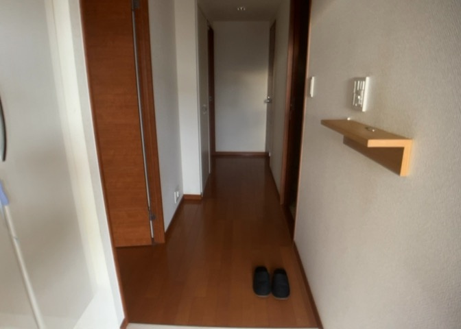 内装はとにかくおしゃれなものがいい！と選ぶ前に、まず住んだ後のことを想像してみましょう。住んでみたらコンセントの位置が悪くて使いにくいなど出てきます。事前にどの家電をどこに置くか想定しておきましょう。