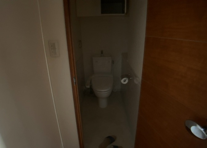 トイレは大きさや形、機能、抗菌性などが異なる多種多彩なタイプが各メーカーから出ています。それぞれに良さがあるため、事前にどういったタイプのトイレがいいのかをご家庭内で決めて、内見に行くといいでしょう。