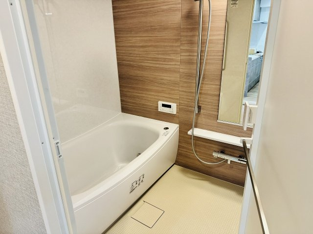 ～新規交換したキレイなバスルーム　気持ち良く湯船に浸かる事が出来ます（TOTO製）～