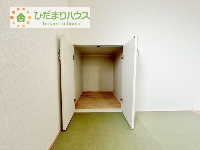 和室の収納は横開きクローゼット！　しまった物の出し入れも楽々です(^^)