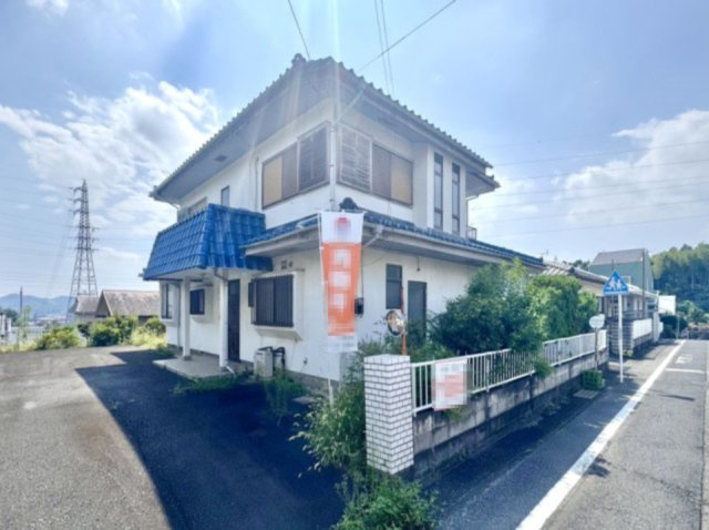 ■外観｜前面道路が広く見渡しが良いので、車の安全確認もばっちり！