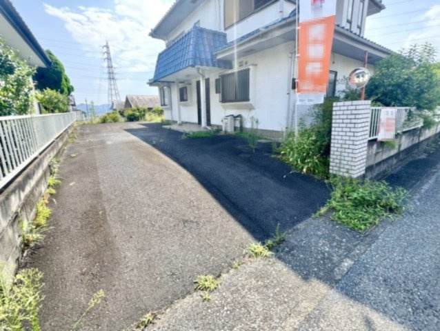 ■外観｜広々とした駐車スペースで楽々駐車可能！お買い物後もスムーズにお荷物を運べます♪