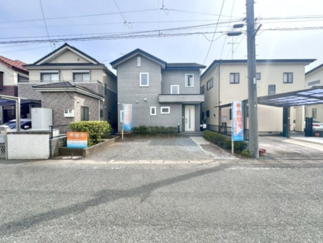 ■外観｜庭付き一戸建てならお子様やペットが走り回っても大丈夫！伸び伸びと遊び、過ごすことができます♪