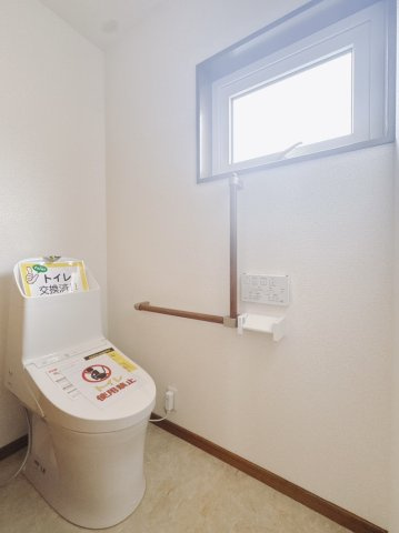■トイレ｜自然光が入る落ち着いた空間で1階と2階にトイレがございます♪ついつい長居してしまいますね♪