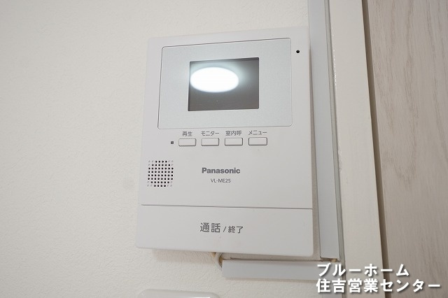 TVモニター付きのインターフォンで防犯面安心♪