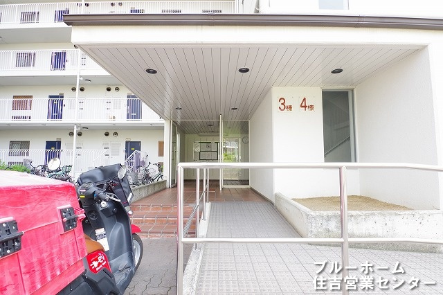 重厚感のあるエントランスです！