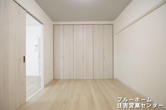 約5帖の洋室です！お部屋には収納や窓があります！