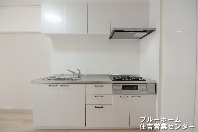 3口コンロ・食洗機等、設備充実のシステムキッチンです！