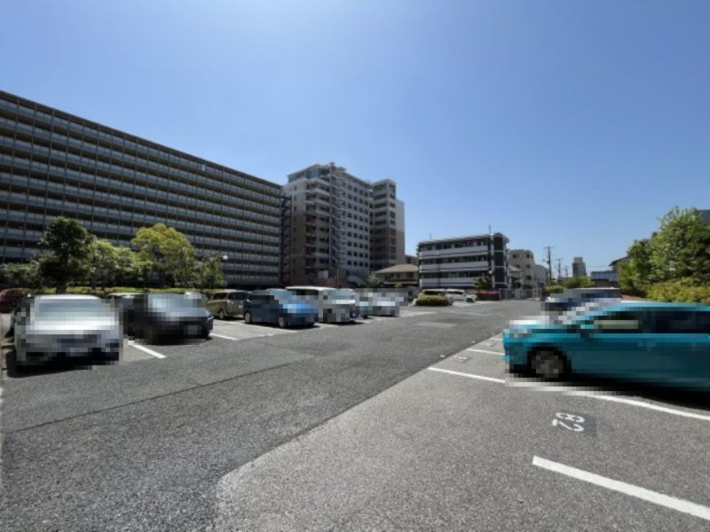 敷地内の平置き駐車場です！