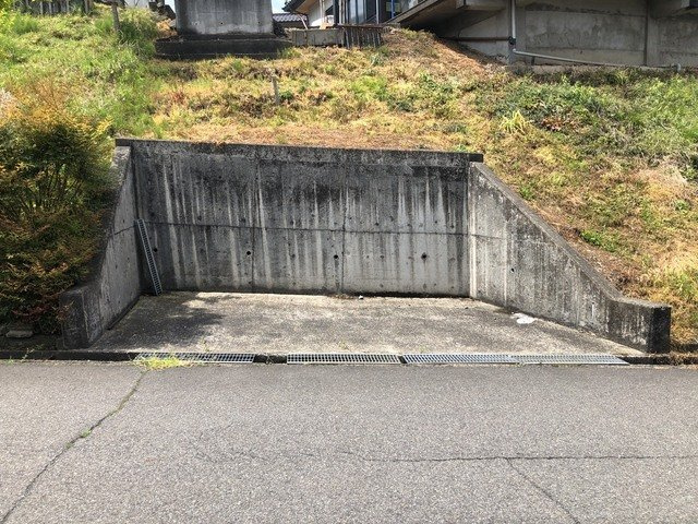 東側駐車スペース