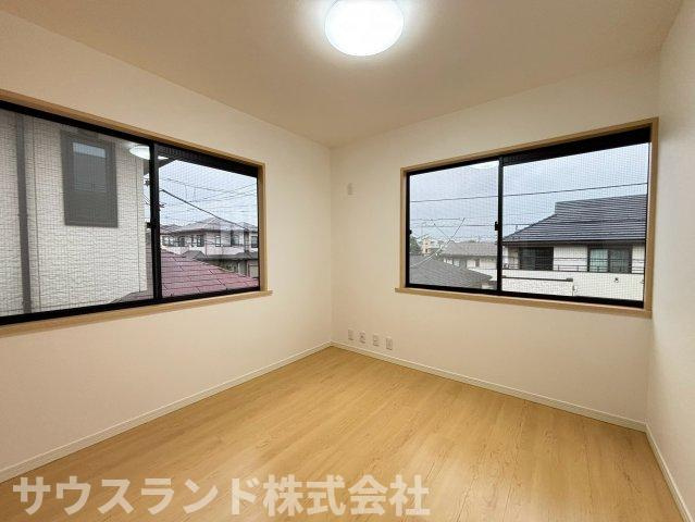 ゆったりした洋室です