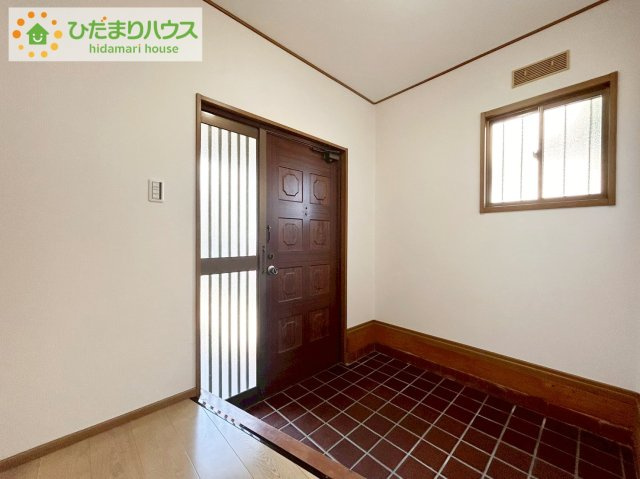 玄関がひろいので親子で並んで仲良く靴が履けますね(^^)/
