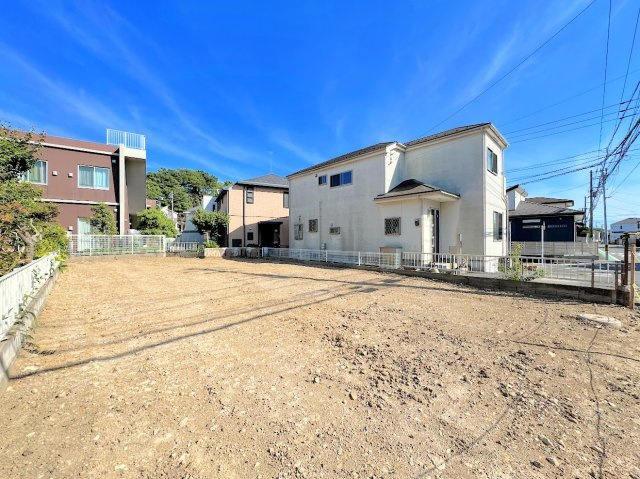 ◆前面道路との高低差なし！コンビニやバス停までも平坦3分♪