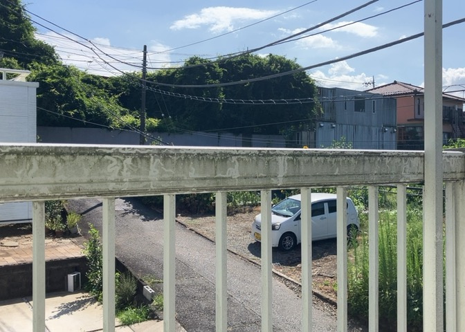 眺望を気にして物件を探す場合、前面に建物が建っていないか現地で確認しましょう！前面に建物があると景色はもちろん、日当たりや風通しにも影響が出てきます。住んだ時のことを想像しながら現地見学をしましょう。