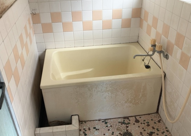 入浴時の快適さも大事なことですが、綺麗な状態を維持できなければ気持ちよく入浴できません。毎日の掃除が楽という点は大事なポイントになります！カビが生えにくく掃除がしやすい、壁や浴槽を選ぶといいでしょう。