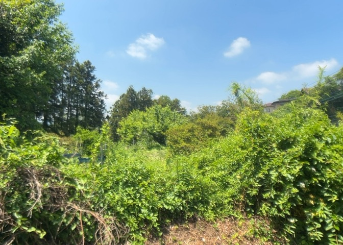 土地を買う際、住む地域の自治体や福祉の補助制度にも注目してみましょう。子供や老人の医療補助やゴミ出しのルールなど、自治体によってルールに大きな違いがあるため、暮らしやすい土地で判断するとよいでしょう。