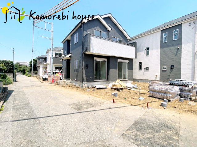前面道路含む現地写真です