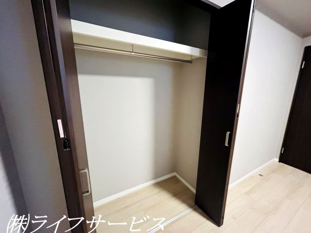 玄関側洋室6.1帖／クローゼット有