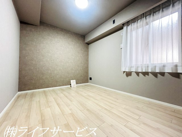 玄関側洋室6帖／クローゼット有