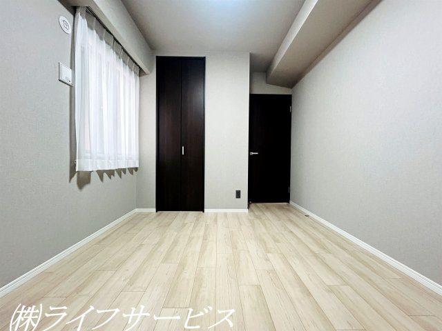 玄関側洋室6帖／クローゼット有