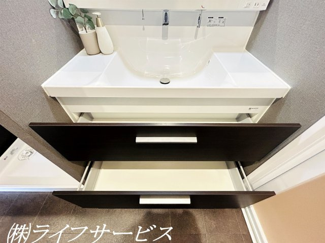 三面鏡シャワー付洗面化粧台