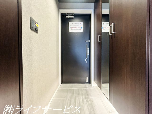 玄関／天井高のシューズボックス有