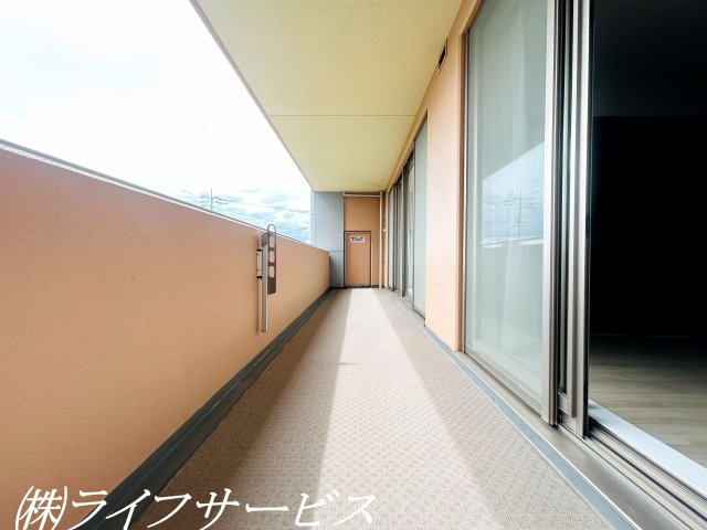 バルコニー／南西向きにつき陽当り良好です！
