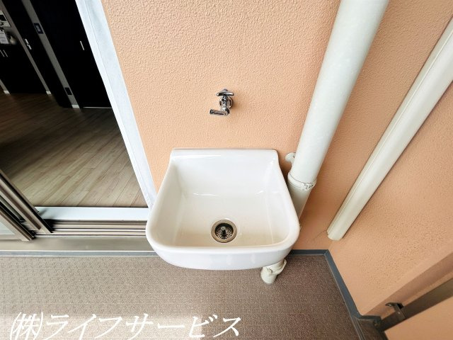 バルコニー／掃除や水やりに便利なスロップシンクあり！