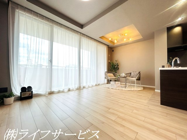 ＬＤＫ15帖／南西向きのリビングルームは陽当り良好！即入居可！ペットと一緒に暮らせるマンション！