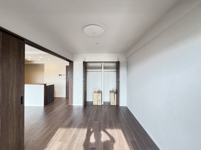 使い勝手のいい洋室です　収納付