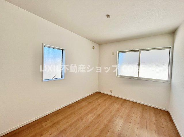室内はいつも明るい印象なので気持ちの良い朝を迎えられます。毎日の生活も明るくなりそう♪　