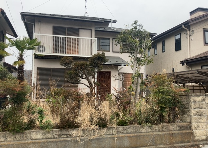 土地の形が極端に長細かったり、狭小地、あるいは道路との高低差がある傾斜地だった場合、後々売ろうとしても買い手がつかない場合もあります。後々、売却することになった時に価値の下がらない土地を選びましょう。
