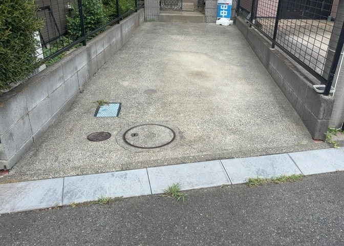 駐車場と明記されていても、最小スペースでつくられた駐車場だと大型車は駐車できなかったり、出入りしにくくなったりする可能性があります。お車のサイズと購入したい物件の駐車場のサイズを現地で確認しましょう。