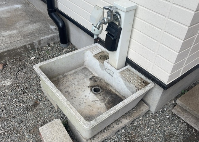 敷地内に散水栓や立水栓があると便利です。水道水を直接利用できるため、水を運ぶ手間を省くことが出来ます。大量の水を必要とする洗車作業や清掃などに役立ちます。その他設備とあわせて、現地でご確認ください。