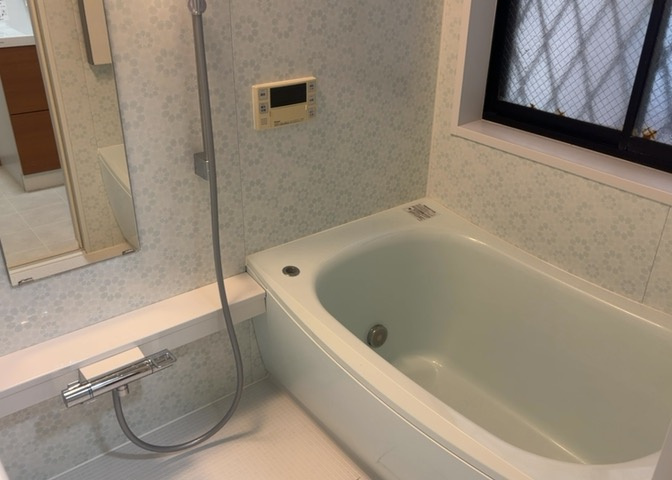 入浴時の快適さも大事なことですが、綺麗な状態を維持できなければ気持ちよく入浴できません。毎日の掃除が楽という点は大事なポイントになります！カビが生えにくく掃除がしやすい、壁や浴槽を選ぶといいでしょう。