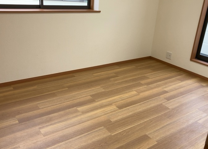 寝室でゆっくりと過ごすためにはベッド周りの適度な空間を担保することや窓の位置、照明の明るさ、寝室の広さなどを考える必要があります。自身や家族の構成とライフスタイルに併せて寝室にする部屋を選びましょう！