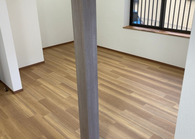 L型アイランドタイプは、キッチンからダイニングにもリビングにも目が行き届くので、とても使いやすい配置です。L字型独立タイプは、キッチンを独立させてるためLDKというよりもLDといった様なイメージです。