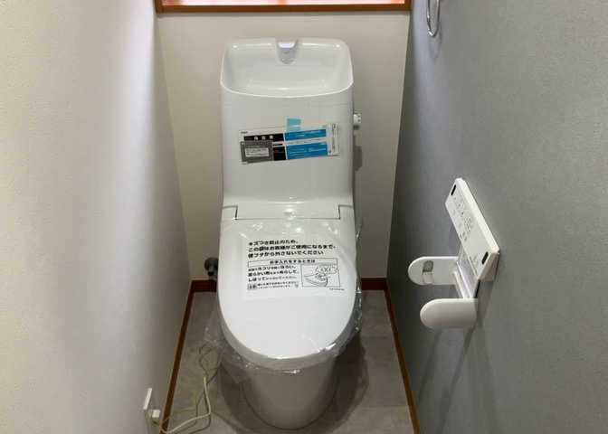 トイレは大きさや形、機能、抗菌性などが異なる多種多彩なタイプが各メーカーから出ています。それぞれに良さがあるため、事前にどういったタイプのトイレがいいのかをご家庭内で決めて、内見に行くといいでしょう。
