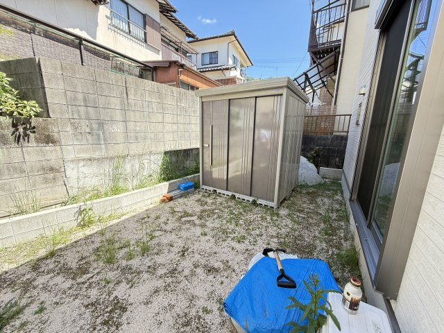 プライベート感のある庭は、家庭菜園やガーデニングを楽しむのにぴったりのスペースとなっています。お子様の遊び場や趣味の場など多様な使い方ができるため、暮らしにゆとりを与えてくれます。