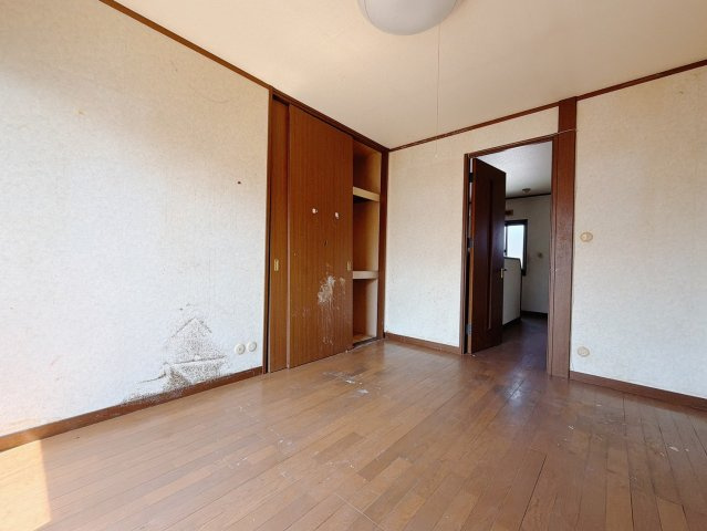 ■洋室｜各居室には収納をご用意しています♪常にお部屋を綺麗に保てます！小さなお子様も自然とお片付けができるようになるのでうれしいですよね！