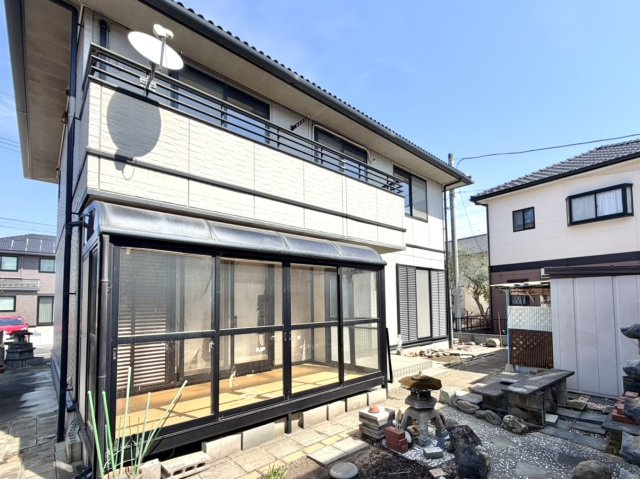 ■外観｜シャープなデザインが印象的な洗練された外観。格調高く、優雅さ漂う素敵な仕様です