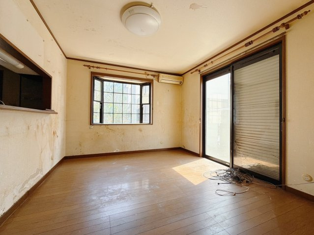 ■リビング｜大きい窓からあたたかいたっぷりの光が入ります♪開放的な空間で毎日をもっと快適に(*＾＾*)