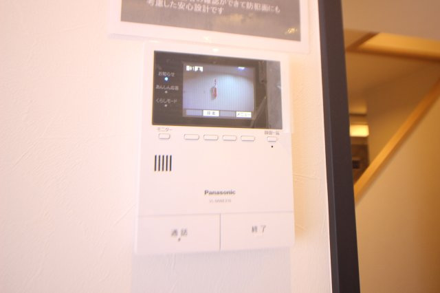 来訪者の姿を見ながら対応ができるTVモニターホン