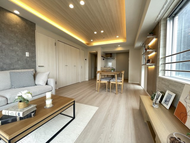 2面採光のお部屋は、日中は照明がいらないほど、明るい光が射し込みます。　